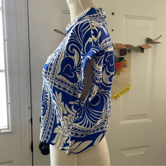Peach Clothing White Blue Floral Cap Sleeve Cropped Collared Women's Blouse (S) - Picture 3 of 8